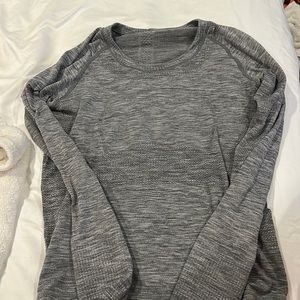 Lululemon swiftly tech long sleeve in grey